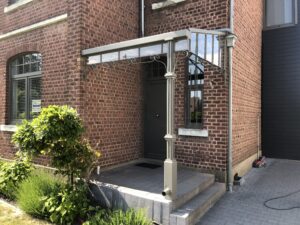 afdak aan deur