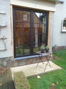 deur met glaslatten
